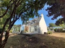 Maison à vendre sur sous-sol total - secteur Plogonnec - Surface habitable 134 m2 - 6 pièces- 4 chambres - 1 bureau- véranda- jardin-parcelle de 2794 m2 