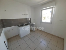 Maison individuelle à vendre 4 pièces PLOGONNEC (29180) - surface habitable 85 m2- 3 chambres - 1 garage - 1 jardin - 1 terrasse. Parcelle de 288 m2 