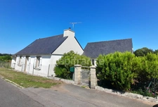 Maison à vendre 4 pièces PLOGONNEC (29180)- parcelle de 1561m2- surface habitable 107.33m2- 2 chambres-1 bureau-2 salles d'eau-1 garage-1 jardin