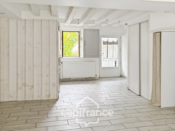 A GOUVERNES (77) - Maison à vendre 6 pièces  163 m² environ - jardin - cour - Véranda - Garage