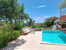 VILLA À VENDRE 3 CHAMBRES + STUDIO AVEC VUE MER ET PISCINE SUR OYSTER POND, SAINT-MARTIN (97150)