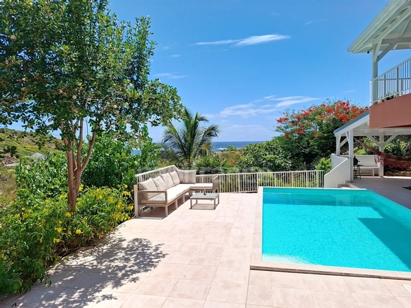 VILLA À VENDRE 3 CHAMBRES + STUDIO AVEC VUE MER ET PISCINE SUR OYSTER POND, SAINT-MARTIN (97150)