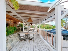 À VENDRE EN EXCLUSIVITÉ RESTAURANT FACE À LA MARINA D'OYSTER POND AVEC LICENCE IV, SAINT-MARTIN (97150)