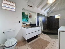 VILLA À VENDRE 3 CHAMBRES + STUDIO AVEC VUE MER ET PISCINE SUR OYSTER POND, SAINT-MARTIN (97150)