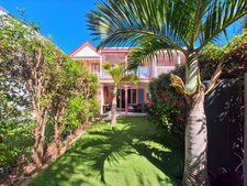 À VENDRE CONFORTABLE MAISON MITOYENNE 2 CHAMBRES SUR LE PARC DE LA BAIE ORIENTALE, SAINT-MARTIN (97150)