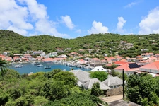 EXCEPTIONAL APARTMENT FOR SALE IN GUSTAVIA WITH VIEWS OF THE ICONIC PORT OF SAINT-BARTHÉLEMY (97133)   