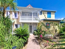 À VENDRE JOLIE MAISON DE VILLAGE 2 CHAMBRES SUR LE PARC DE LA BAIE ORIENTALE, SAINT-MARTIN (97150)