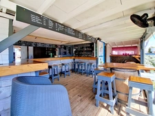 EXCLUSIVELY FOR SALE: SEMI-GASTRONOMIC RESTAURANT BUSINESS WITH FULLY EQUIPPED, SAINT-MARTIN (97150)