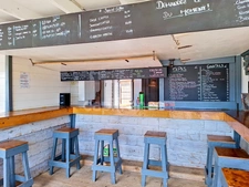 EXCLUSIVELY FOR SALE: SEMI-GASTRONOMIC RESTAURANT BUSINESS WITH FULLY EQUIPPED, SAINT-MARTIN (97150)
