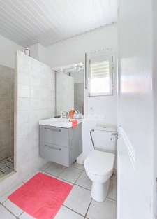 EN EXCLUSIVITÉ À VENDRE MAISON DE VILLE VUE MER  AVEC PISCINE ET JARDIN SUR OYSTER POND, SAINT-MARTIN (97150)