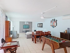 VILLA À VENDRE 3 CHAMBRES + STUDIO AVEC VUE MER ET PISCINE SUR OYSTER POND, SAINT-MARTIN (97150)