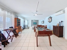 VILLA À VENDRE 3 CHAMBRES + STUDIO AVEC VUE MER ET PISCINE SUR OYSTER POND, SAINT-MARTIN (97150)