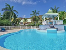 EN EXCLUSIVITÉ T2 EN REZ-DE-JARDIN SUR ANSE MARCEL