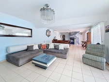 VILLA À VENDRE 3 CHAMBRES + STUDIO AVEC VUE MER ET PISCINE SUR OYSTER POND, SAINT-MARTIN (97150)
