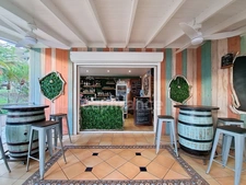 À VENDRE EN EXCLUSIVITÉ RESTAURANT FACE À LA MARINA D'OYSTER POND AVEC LICENCE IV, SAINT-MARTIN (97150)