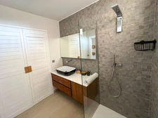 EN EXCLUSIVITÉ À VENDRE APPARTEMENT D'EXCEPTION AVEC JACUZZI PRIVATIF SUR LA BAIE NETTLÉ, SAINT-MARTIN (97150)      