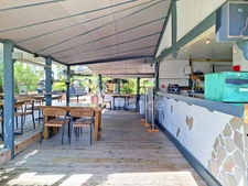 EXCLUSIVELY FOR SALE: SEMI-GASTRONOMIC RESTAURANT BUSINESS WITH FULLY EQUIPPED, SAINT-MARTIN (97150)