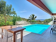 VILLA À VENDRE 3 CHAMBRES + STUDIO AVEC VUE MER ET PISCINE SUR OYSTER POND, SAINT-MARTIN (97150)