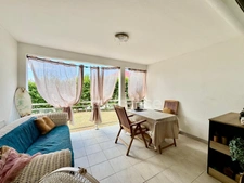 STUDIO FOR SALE ON THE GROUND FLOOR WITH VERANDA AND PARKING SPACE ON A CUL-DE-SAC, SAINT-MARTIN (97150)