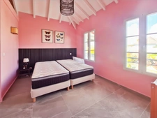 À VENDRE CONFORTABLE MAISON MITOYENNE 2 CHAMBRES SUR LE PARC DE LA BAIE ORIENTALE, SAINT-MARTIN (97150)