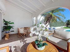 EN EXCLUSIVITÉ À VENDRE MAISON DE VILLE VUE MER  AVEC PISCINE ET JARDIN SUR OYSTER POND, SAINT-MARTIN (97150)