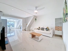 LUMINEUX T3 EN DUPLEX VUE LAGON SUR LA BAIE NETTLÉ