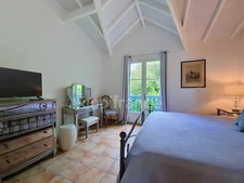 EN EXCLUSIVITÉ APPARTEMENT ÉLÉGANT ET RÉNOVÉ AU COEUR DE LA BAIE ORIENTALE, SAINT-MARTIN (97150)