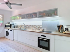 VILLA À VENDRE 3 CHAMBRES + STUDIO AVEC VUE MER ET PISCINE SUR OYSTER POND, SAINT-MARTIN (97150)