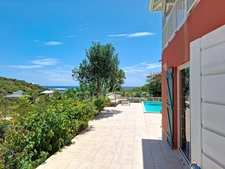 VILLA À VENDRE 3 CHAMBRES + STUDIO AVEC VUE MER ET PISCINE SUR OYSTER POND, SAINT-MARTIN (97150)