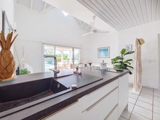 EN EXCLUSIVITÉ À VENDRE MAISON DE VILLE VUE MER  AVEC PISCINE ET JARDIN SUR OYSTER POND, SAINT-MARTIN (97150)