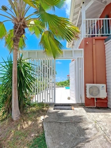 VILLA À VENDRE 3 CHAMBRES + STUDIO AVEC VUE MER ET PISCINE SUR OYSTER POND, SAINT-MARTIN (97150)
