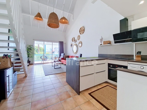 EN EXCLUSIVITÉ APPARTEMENT ÉLÉGANT ET RÉNOVÉ AU COEUR DE LA BAIE ORIENTALE, SAINT-MARTIN (97150)