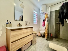 STUDIO FOR SALE ON THE GROUND FLOOR WITH VERANDA AND PARKING SPACE ON A CUL-DE-SAC, SAINT-MARTIN (97150)