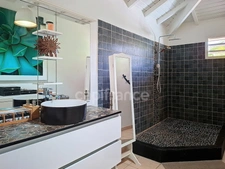 VILLA À VENDRE 3 CHAMBRES + STUDIO AVEC VUE MER ET PISCINE SUR OYSTER POND, SAINT-MARTIN (97150)
