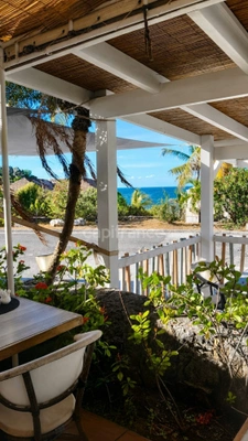 À VENDRE EN EXCLUSIVITÉ RESTAURANT FACE À LA MARINA D'OYSTER POND AVEC LICENCE IV, SAINT-MARTIN (97150)