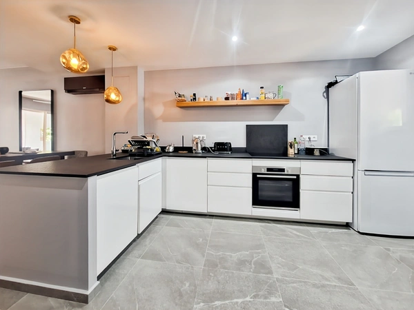 À VENDRE CONFORTABLE MAISON MITOYENNE 2 CHAMBRES SUR LE PARC DE LA BAIE ORIENTALE, SAINT-MARTIN (97150)