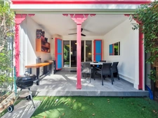 À VENDRE CONFORTABLE MAISON MITOYENNE 2 CHAMBRES SUR LE PARC DE LA BAIE ORIENTALE, SAINT-MARTIN (97150)