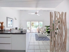 EN EXCLUSIVITÉ À VENDRE MAISON DE VILLE VUE MER  AVEC PISCINE ET JARDIN SUR OYSTER POND, SAINT-MARTIN (97150)