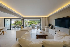 EXCEPTIONAL APARTMENT FOR SALE IN GUSTAVIA WITH VIEWS OF THE ICONIC PORT OF SAINT-BARTHÉLEMY (97133)   