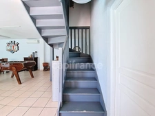 VILLA À VENDRE 3 CHAMBRES + STUDIO AVEC VUE MER ET PISCINE SUR OYSTER POND, SAINT-MARTIN (97150)