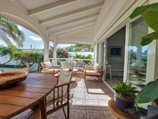 EN EXCLUSIVITÉ À VENDRE MAISON DE VILLE VUE MER  AVEC PISCINE ET JARDIN SUR OYSTER POND, SAINT-MARTIN (97150)