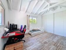 VILLA À VENDRE 3 CHAMBRES + STUDIO AVEC VUE MER ET PISCINE SUR OYSTER POND, SAINT-MARTIN (97150)