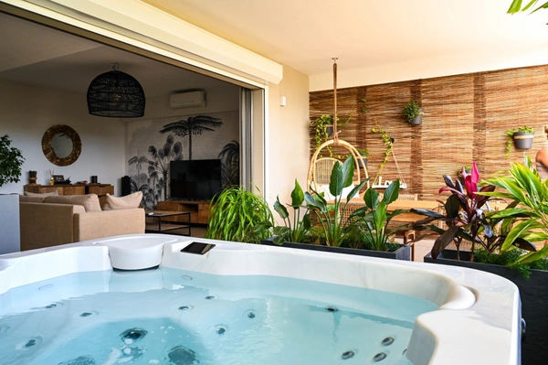 EN EXCLUSIVITÉ À VENDRE APPARTEMENT D'EXCEPTION AVEC JACUZZI PRIVATIF SUR LA BAIE NETTLÉ, SAINT-MARTIN (97150)      