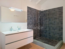 VILLA À VENDRE 3 CHAMBRES + STUDIO AVEC VUE MER ET PISCINE SUR OYSTER POND, SAINT-MARTIN (97150)