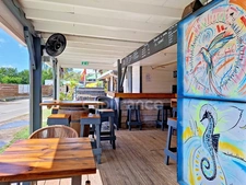 EXCLUSIVELY FOR SALE: SEMI-GASTRONOMIC RESTAURANT BUSINESS WITH FULLY EQUIPPED, SAINT-MARTIN (97150)