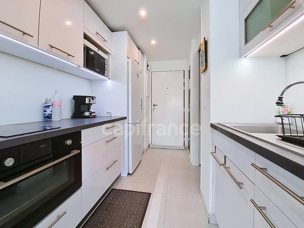 EN EXCLUSIVITÉ À VENDRE TRÈS JOLI STUDIO DANS RÉSIDENCE AVEC PISCINE ET ACCÈS DIRECT PLAGE À MARIGOT, SAINT-MARTIN (97150)