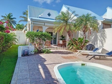 EN EXCLUSIVITÉ À VENDRE MAISON DE VILLE VUE MER  AVEC PISCINE ET JARDIN SUR OYSTER POND, SAINT-MARTIN (97150)