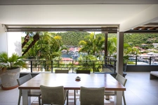 APPARTEMENT D'EXCEPTION À VENDRE À GUSTAVIA AVEC VUE SUR L'ICONIQUE PORT DE SAINT-BARTHÉLEMY (97133)   