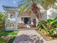 EN EXCLUSIVITÉ À VENDRE MAISON DE VILLE VUE MER  AVEC PISCINE ET JARDIN SUR OYSTER POND, SAINT-MARTIN (97150)