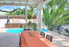 VILLA 4 CHAMBRES AVEC PISCINE ET JARDIN TROPICAL SECTEUR BAIE ORIENTALE